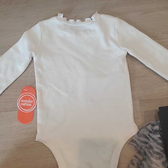 3-piece Wonder nation outfit. Size 3-6 months. New with tags. - Picture 4 of 4